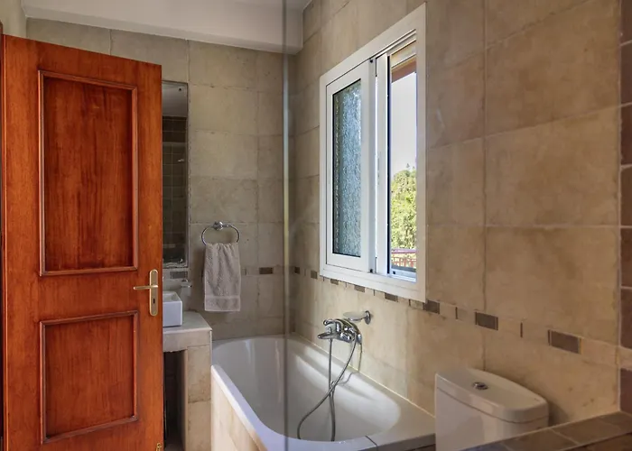 Minos - 4-bedroom Luxury With Pool In Spartia, Kefalonia Вилла Спартия